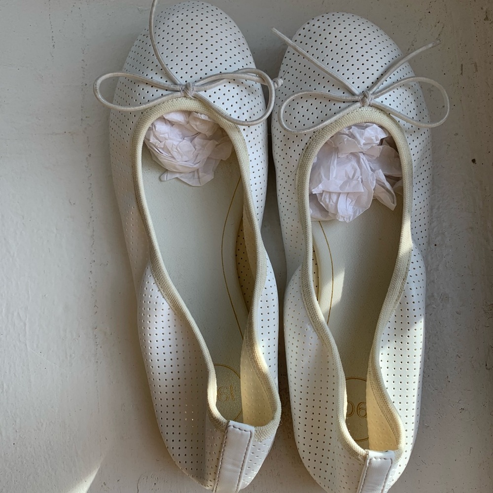 1901 Girl’s Vegan Leather Perforated Ballet Flat